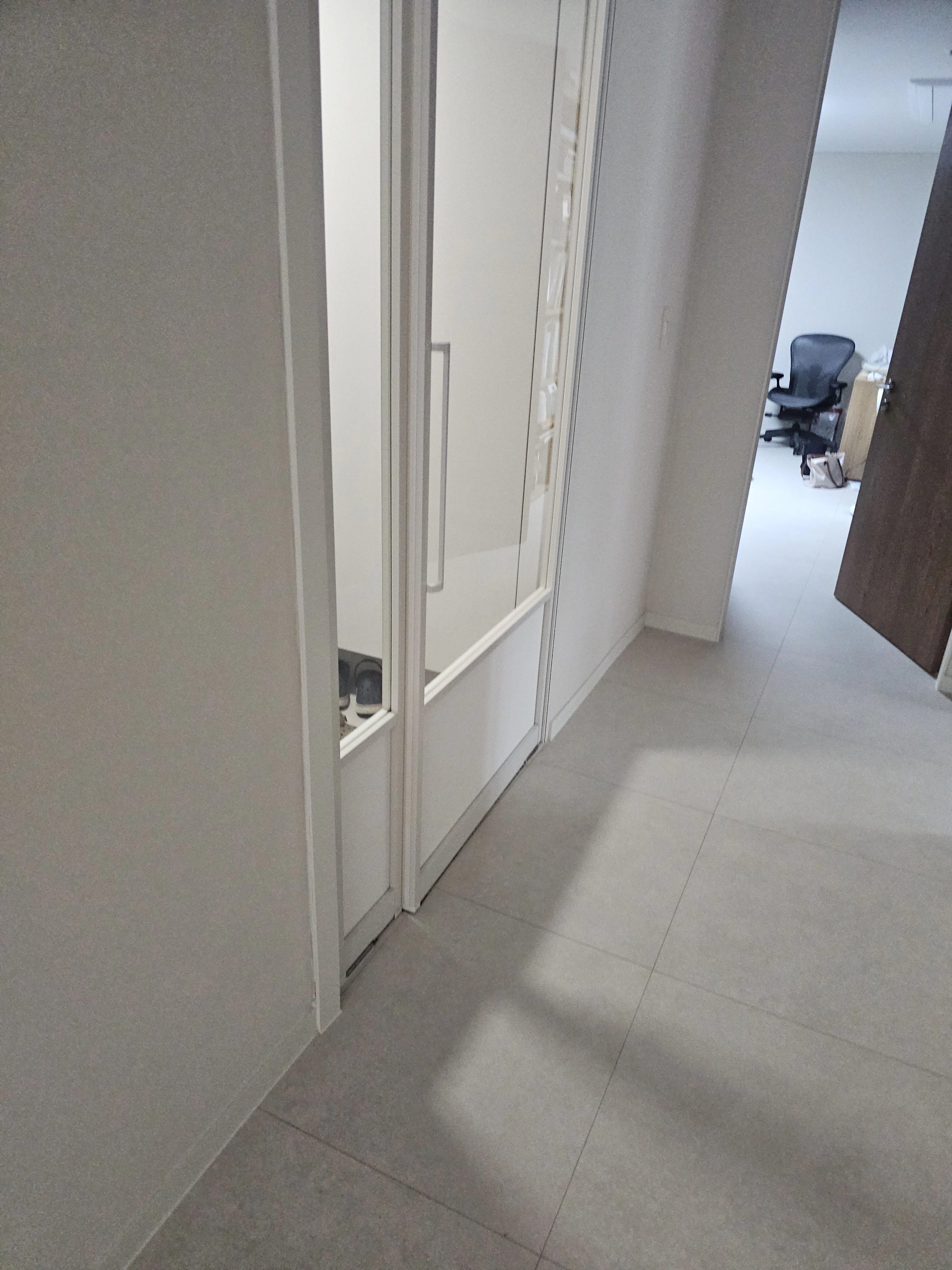 거실중문수리 · 잠금 부속 복구